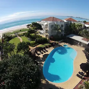 https://golden-riviera-beach-resort.queenslandhotels.net